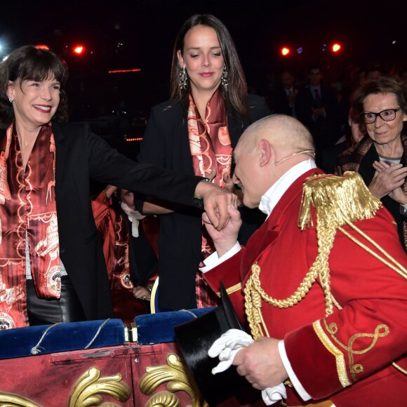 La princesse Stéphanie de Monaco et Pauline Ducruet avec Petit Gougou lors de la soirée inaugurale du 40e Festival International du Cirque de Monte-Carlo au chapiteau de Fontvieille à Monaco, le 14 janvier 2016. © Gaetan Luci/Pool Monaco/Bestimage