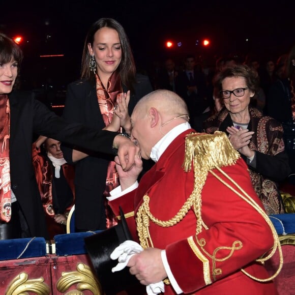 La princesse Stéphanie de Monaco et Pauline Ducruet avec Petit Gougou lors de la soirée inaugurale du 40e Festival International du Cirque de Monte-Carlo au chapiteau de Fontvieille à Monaco, le 14 janvier 2016. © Gaetan Luci/Pool Monaco/Bestimage