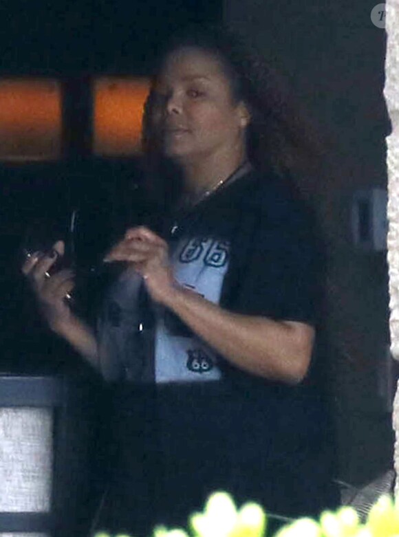 Exclusif - La chanteuse Janet Jackson se rend au déjeuner dans son hôtel de Honolulu le 12 novembre 2015.