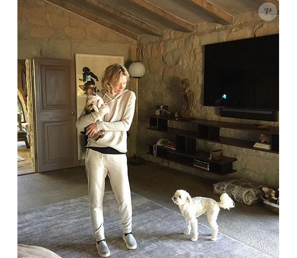 Portia de Rossi et ses chiens Augit et Wold. Photo publiée sur Instagram au mois de decembre 2015.