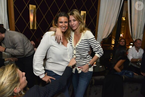 Lisa Azuelos et Sarah Lavoine lors de la soirée AClub au restaurant L'Avenue, Paris, le 14 janvier 2016.