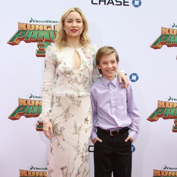 Kate Hudson et ses enfants Ryder Robinson et Bingham Bellamy - Célébrités lors la première de Kung Fu Panda 3 au théâtre "TCL Chinese" de Hollywood le 16 janvier 2016.