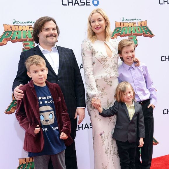 Jack Black et son fils Samuel, Kate Hudson et ses enfants Ryder Robinson et Bingham Bellamy - Célébrités lors la première de Kung Fu Panda 3 au théâtre "TCL Chinese" de Hollywood le 16 janvier 2016.