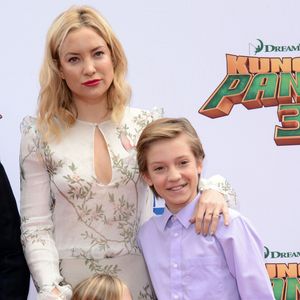 Kate Hudson et ses enfants Ryder Robinson et Bingham Bellamy - Célébrités lors la première de Kung Fu Panda 3 au théâtre "TCL Chinese" de Hollywood le 16 janvier 2016.