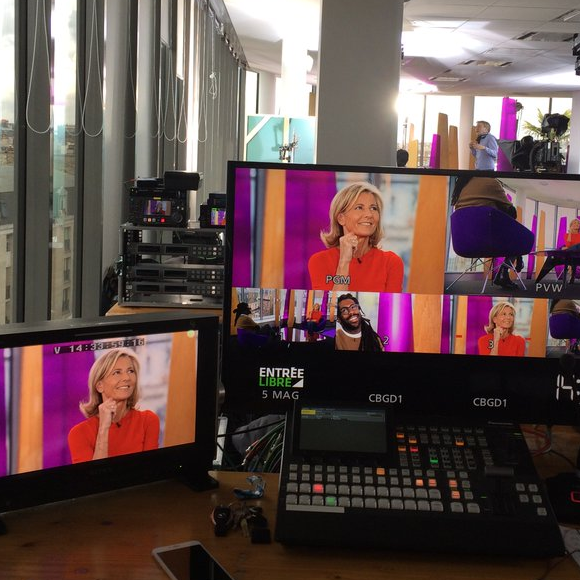 Premières photos de Claire Chazal sur le plateau d'"Entrée Libre" sur France 5. Janvier 2016.