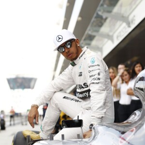 Lewis Hamilton sur sa Mercedes AMG au Grand Prix d'Abu Dhabi, le 29 novembre 2015