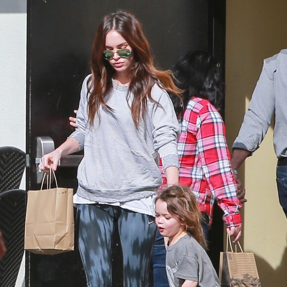 Exclusif - Alors que le couple est en instance de divorce, Brian Austin Green et Megan Fox sont allés déjeuner avec leur fils Noah dans un restaurant à Los Angeles. Le 17 janvier 2016