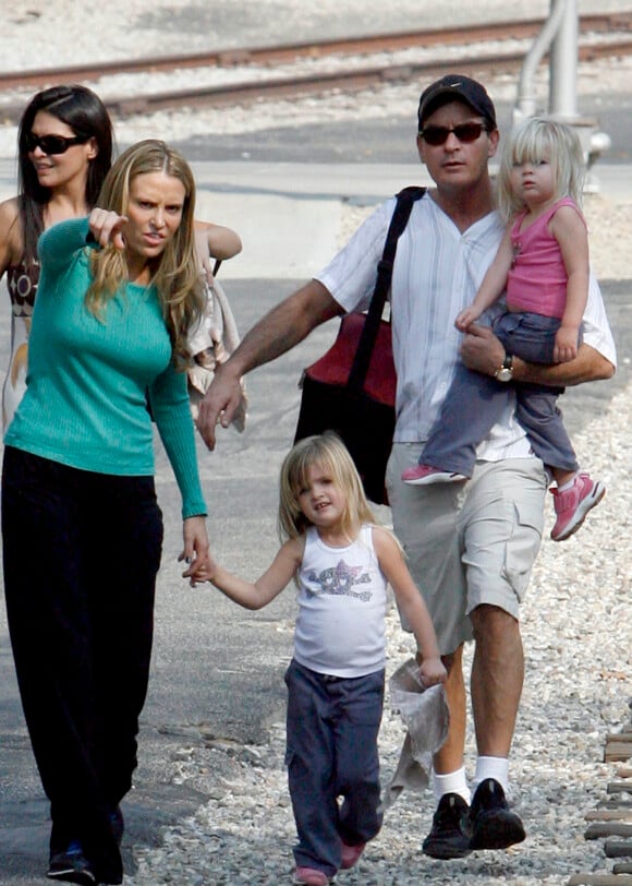 Charlie Sheen et ses filles ainsi que sa compagne Brooke mueller, le 10 novembre 2007