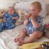 Peaches Geldof adore prendre des photos de ses fils Astala et Phaedra sur les réseaux sociaux. Le 8 juillet elle a d'ailleurs posté de nombreux clichés de ses bébés sur Instagram. Ici on peut voir Phaedra, né le 24 avril 2013, et Astala, 1 an.