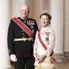 Le roi Harald V et la reine Sonja de Norvège au palais, portrait officiel en janvier 2011 par Solve Sundsbo.