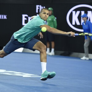 Jo-Wilfried Tsonga lors de sa victoire sur Pierre-Hugues Herbert à l'Open d'Australie, le 22 janvier 2016 au Melbourne Park de Melbourne