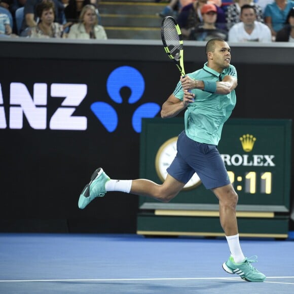 Jo-Wilfried Tsonga lors de sa victoire sur Pierre-Hugues Herbert à l'Open d'Australie, le 22 janvier 2016 au Melbourne Park de Melbourne