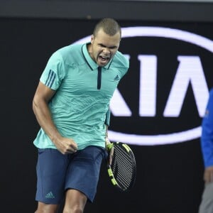 Jo-Wilfried Tsonga lors de sa victoire sur Pierre-Hugues Herbert à l'Open d'Australie, le 22 janvier 2016 au Melbourne Park de Melbourne