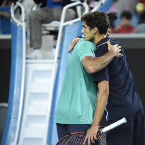 Jo-Wilfried Tsonga et Pierre-Hugues Herbert après leur rencontre à l'Open d'Australie, le 22 janvier 2016 à Melbourne