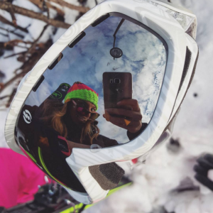 Laury Thilleman s'éclate au ski. Janvier 2016.