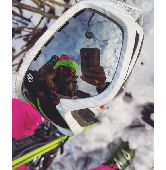 Laury Thilleman s'éclate au ski. Janvier 2016.