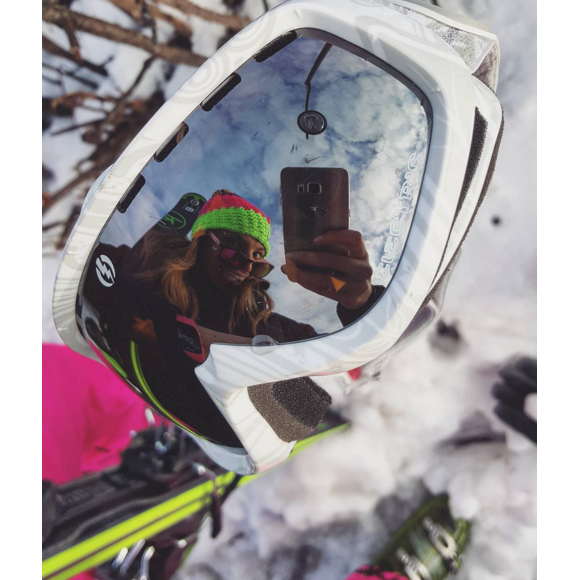 Laury Thilleman s'éclate au ski. Janvier 2016.