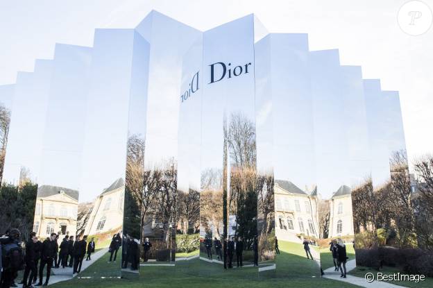L'écrin de miroir construit dans le jardin du musée Rodin pour accueillir le défilé Dior - Haute Couture printemps-été 2016, à Paris le 25 janvier 2016. ©Olivier Borde/Bestimage
