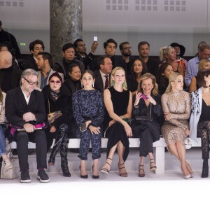 Catherine Baba, Araya Alberta Hargate (Chompoo), Uma Thurman, Caroline Scheufele, Rita Ora et Hanaa Ben Abdesslem au premier rang du défilé Ralph & Russo (collection Haute Couture printemps-été 2016) au Pavillon Cambon. Paris, le 25 janvier 2016.