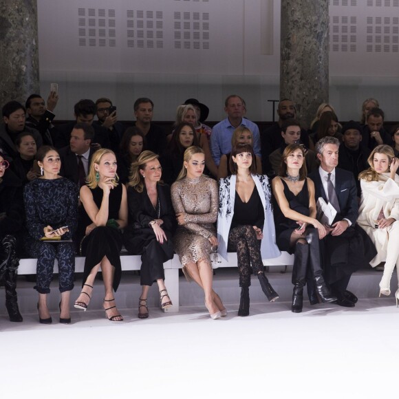 Catherine Baba, Araya Alberta Hargate (Chompoo), Uma Thurman, Caroline Scheufele, Rita Ora et Hanaa Ben Abdesslem au premier rang du défilé Ralph & Russo (collection Haute Couture printemps-été 2016) au Pavillon Cambon. Paris, le 25 janvier 2016.