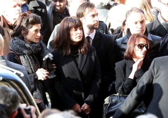 Pauline et Emmanuel Delpech, avec leur mère Geneviève Delpech aux obsèques de Michel Delpech en l'église Saint-Sulpice à Paris, le 8 janvier 2016.