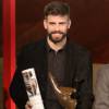 Gerard Piqué reçoit le prix du meilleur athlète catalan lors d'une cérémonie à Barcelone le 25 janvier 2016. Sa compagne, la belle Shakira était à ses côtés