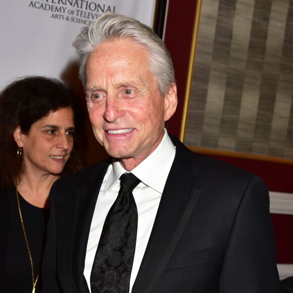 Michael Douglas lors de la 43e édition des Emmy Awards à New York, le 23 novembre 2015.