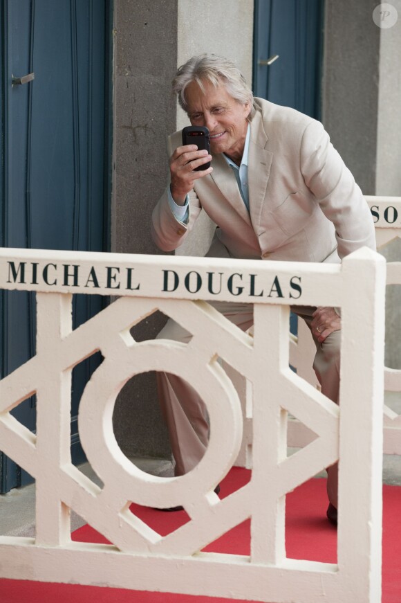 Inauguration "Cabine " de Michael Douglas sur les planches de Deauville le 30 août 2013