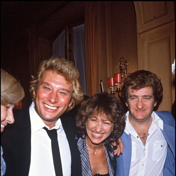 ARCHIVES - JOHNNY HALLYDAY AVEC NATHALIE BAYE ET EDDY MITCHELL, LE SOIR DE LA PREMIERE DE SON CONCERT AU PALAIS DES SPORTS "LE SURVIVANT" 14/09/1982 - 