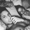 Anaïs Camizuli et Eddy, complices au lit le 26 janvier 2016.