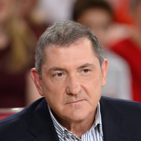 Yves Calvi - Enregistrement de l'émission "Vivement Dimanche" à Paris le 20 octobre 2015. © Coadic Guirec / Bestimage