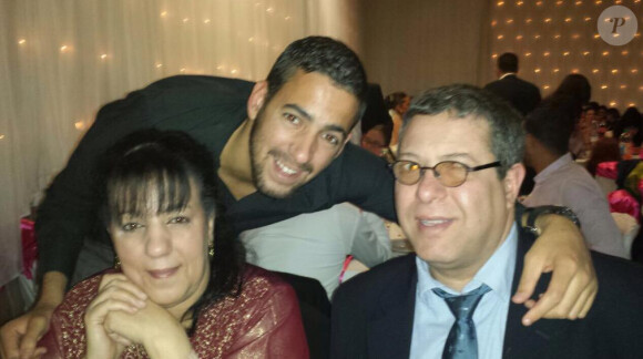 Nessim pose avec son père et sa mère sur Twitter. Mai 2015.