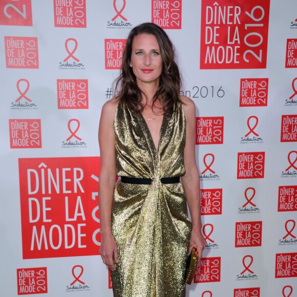 Camille Cottin - Dîner de la mode 2016 pour le Sidaction au pavillon d'Armenonville à Paris, le 28 janvier 2016.
