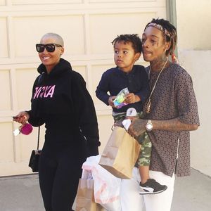 Amber Rose et son ex Wiz Khalifa emmènent leur fils Sebastian jouer au parc à Los Angeles, le 16 décembre 2015