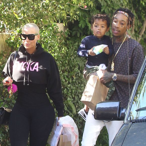 Amber Rose et son ex Wiz Khalifa emmènent leur fils Sebastian jouer au parc à Los Angeles, le 16 décembre 2015