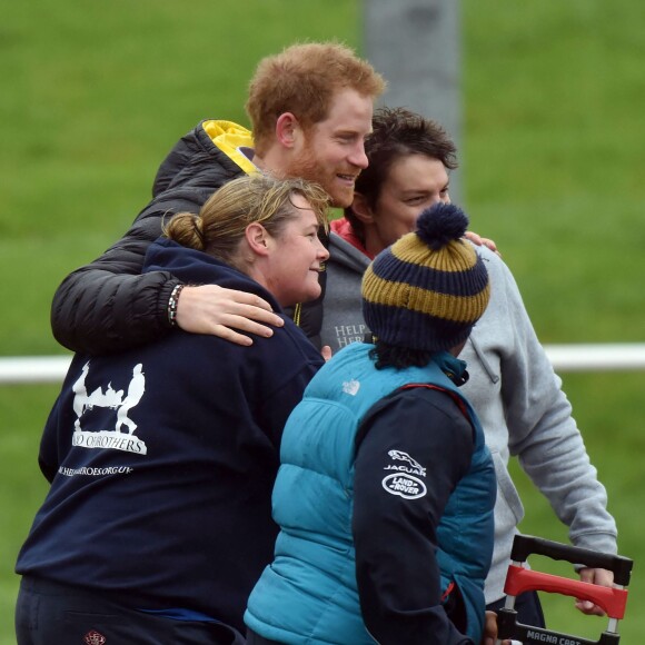 Le prince Harry a rencontré le 29 janvier 2016 à l'Université de Bath les athlètes en lice lors du premier jour des qualifications de l'équipe d'Angleterre pour les 2e Invictus Games, à 100 jours du début de la compétition en mai 2016 à Orlando (Floride).
