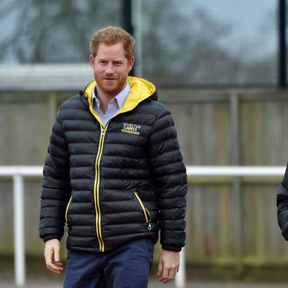 Le prince Harry a rencontré le 29 janvier 2016 à l'Université de Bath les athlètes en lice lors du premier jour des qualifications de l'équipe d'Angleterre pour les 2e Invictus Games, à 100 jours du début de la compétition en mai 2016 à Orlando (Floride).