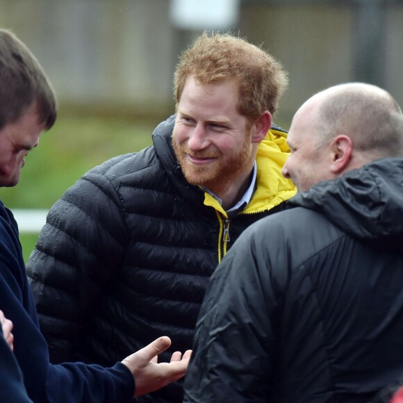 Le prince Harry a rencontré le 29 janvier 2016 à l'Université de Bath les athlètes en lice lors du premier jour des qualifications de l'équipe d'Angleterre pour les 2e Invictus Games, à 100 jours du début de la compétition en mai 2016 à Orlando (Floride).