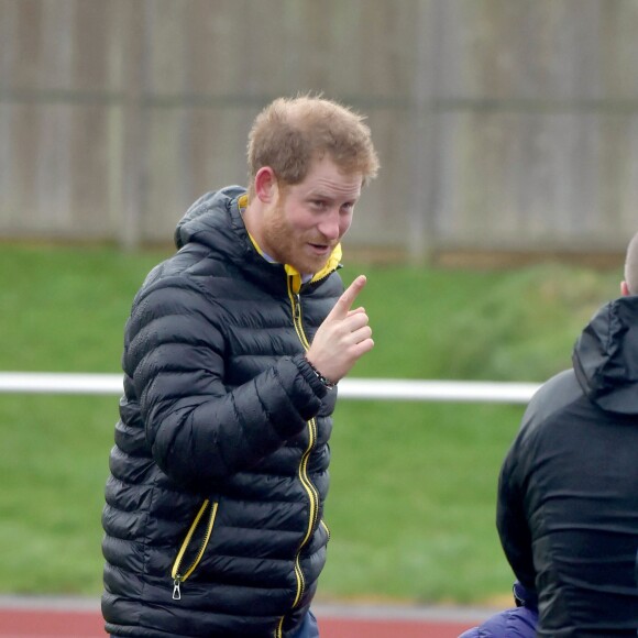 Le prince Harry a rencontré le 29 janvier 2016 à l'Université de Bath les athlètes en lice lors du premier jour des qualifications de l'équipe d'Angleterre pour les 2e Invictus Games, à 100 jours du début de la compétition en mai 2016 à Orlando (Floride).