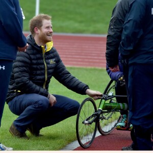 Le prince Harry a rencontré le 29 janvier 2016 à l'Université de Bath les athlètes en lice lors du premier jour des qualifications de l'équipe d'Angleterre pour les 2e Invictus Games, à 100 jours du début de la compétition en mai 2016 à Orlando (Floride).
