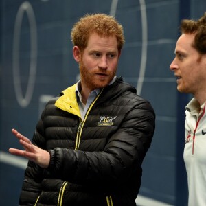 Le prince Harry a rencontré le 29 janvier 2016 à l'Université de Bath les athlètes en lice lors du premier jour des qualifications de l'équipe d'Angleterre pour les 2e Invictus Games, à 100 jours du début de la compétition en mai 2016 à Orlando (Floride).