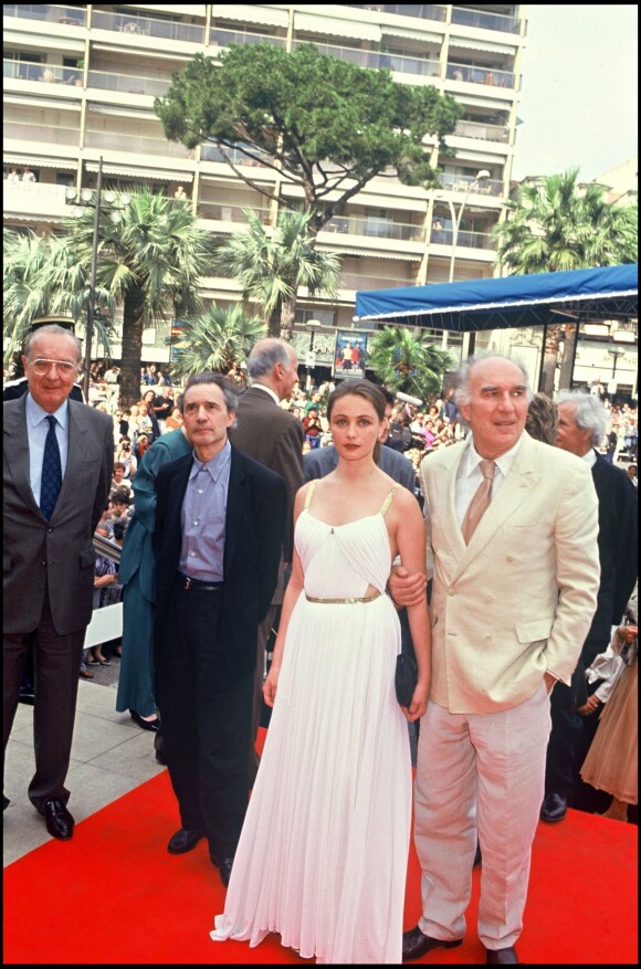 ARCHIVES - JACQUES RIVETTE, EMMANUELLE BEART ET MICHEL PICCOLI PRESENTENT "LA BELLE NOISEUSE" AU FESTIVAL DE CANNES EN 1991 00/05/1991 - Cannes