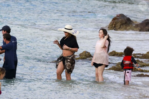 Exclusif - Mariah Carey et ses enfants Monroe et Moroccan en vacances sur une plage de Saint-Barthélémy le 17 janvier 2016