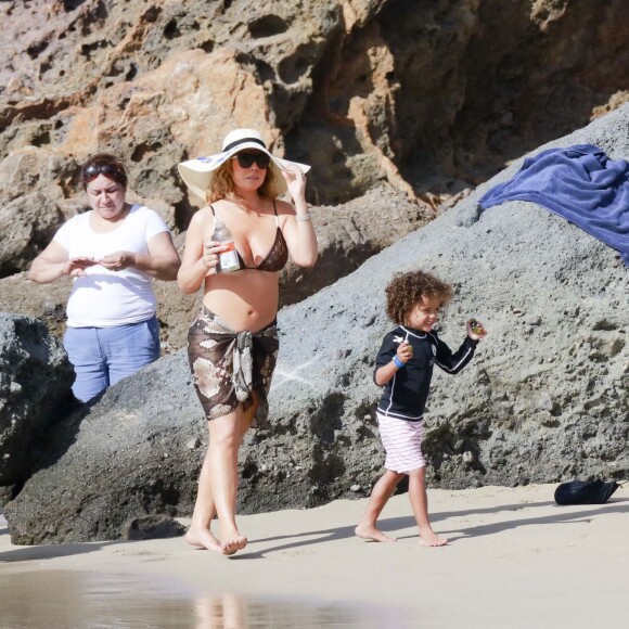 Exclusif - Mariah Carey et ses enfants Monroe et Moroccan en vacances sur une plage de Saint-Barthélémy le 17 janvier 2016