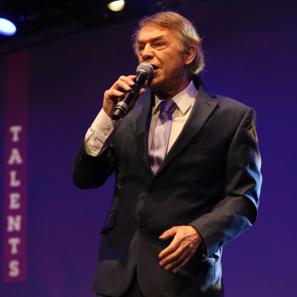 Salvatore Adamo - Concert de la 11e édition des Trophées de la fédération des APAJH au Carrousel du Louvres à Paris le 10 novembre 2015. © CVS / Bestimage