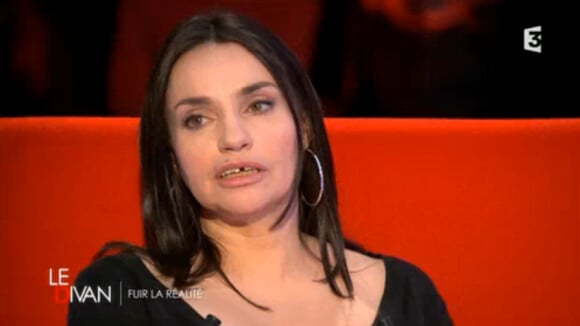 Béatrice Dalle et son rapport à la maternité - "Le Divan" présentée par Marc-Olivier Fogiel, le 16 janvier 2016 sur France 3.