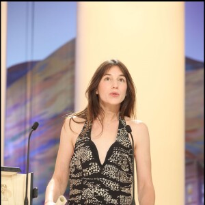 Charlotte Gainsbourg reçoit le prix d'interprétation féminine pour Antichrist à Cannes en 2009.