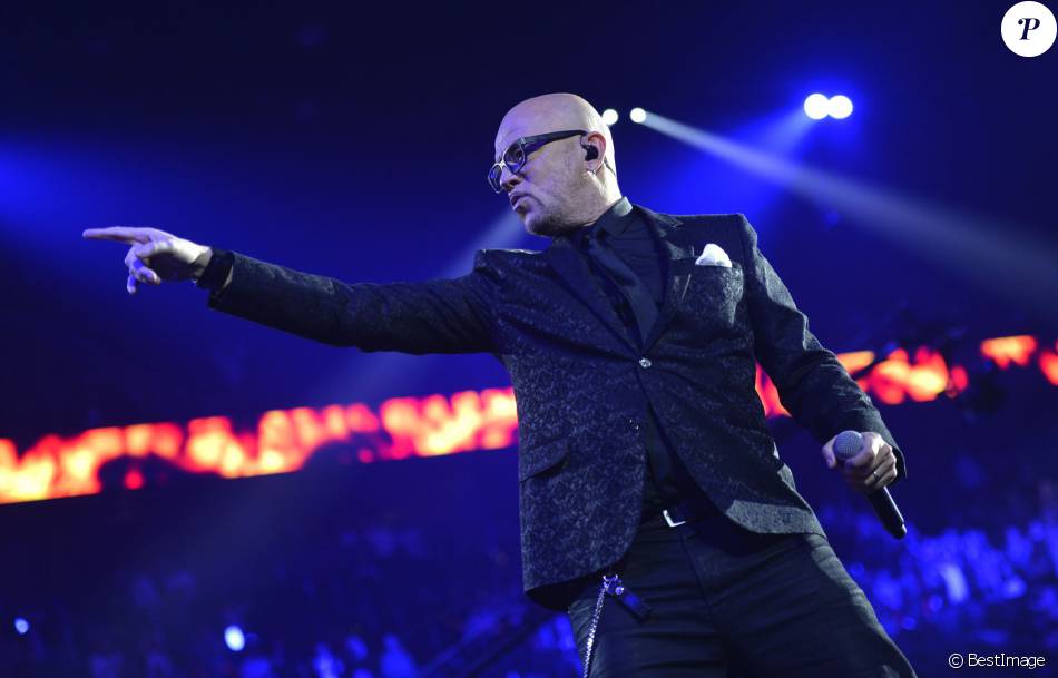 Pourquoi Obispo Porte Des Lunettes Bleues Exclusif - Pascal Obispo - Emission Bercy fête ses 30 ans - Le concert
