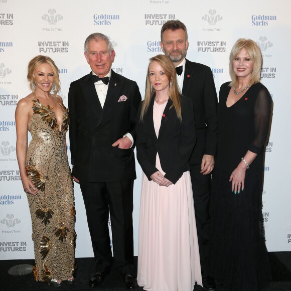 Kylie Minogue, le prince Charles, prince de Galles, Laura Tombs, Hugh Dennis, Joanna Lumley - Le prince Charles, prince de Galles assiste au dîner de gala "Prince's Trust Invest in Futures" à Londres le 4 février 2016.  Kylie Minogue and Prince Charles, Prince of Wales attend a pre-dinner reception for the Prince's Trust Invest in Futures Gala Dinner at The Old Billingsgate on February 4, 2016 in London, England. The dinner saw the financial community come together to raise vital funds for the youth charity which helps disadvantaged children turn their lives around04/02/2016 - Londres