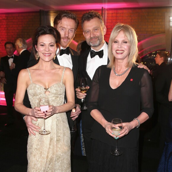 Damien Lewis et sa femme Helen McCrory, Hugh Dennis et Joanna Lumley - Le prince Charles, prince de Galles assiste au dîner de gala "Prince's Trust Invest in Futures" à Londres le 4 février 2016.  Kylie Minogue and Prince Charles, Prince of Wales attend a pre-dinner reception for the Prince's Trust Invest in Futures Gala Dinner at The Old Billingsgate on February 4, 2016 in London, England. The dinner saw the financial community come together to raise vital funds for the youth charity which helps disadvantaged children turn their lives around04/02/2016 - Londres